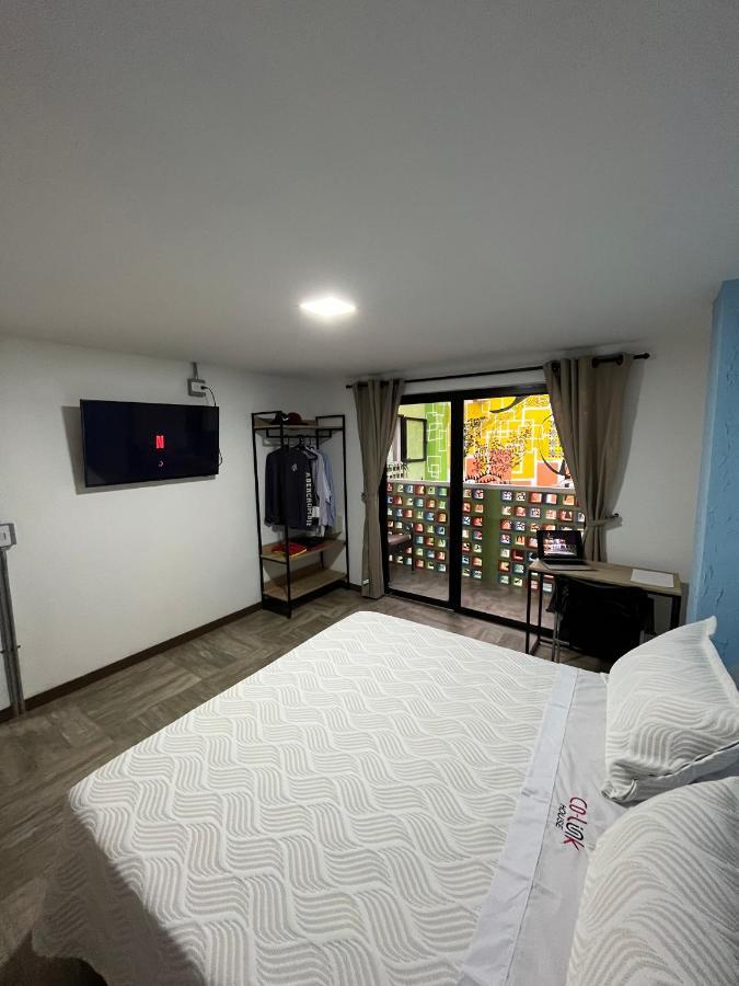 Colinkhouse Hotel 메딜린 외부 사진