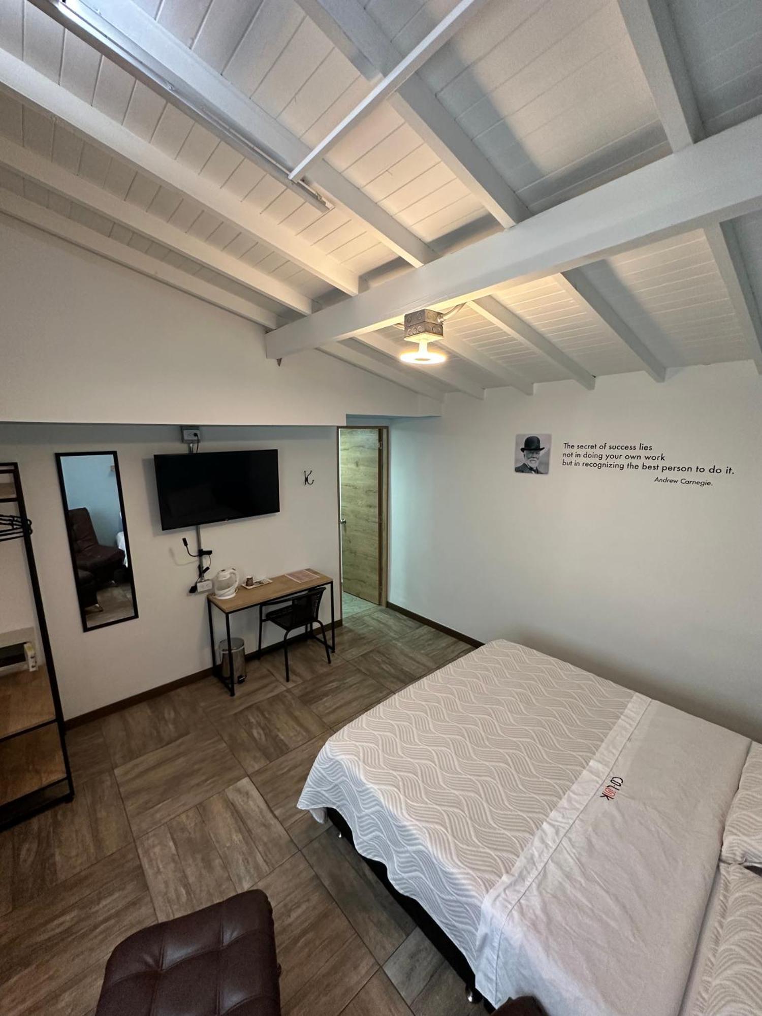 Colinkhouse Hotel 메딜린 외부 사진