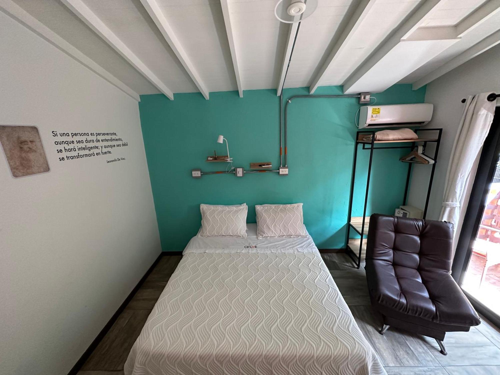 Colinkhouse Hotel 메딜린 외부 사진