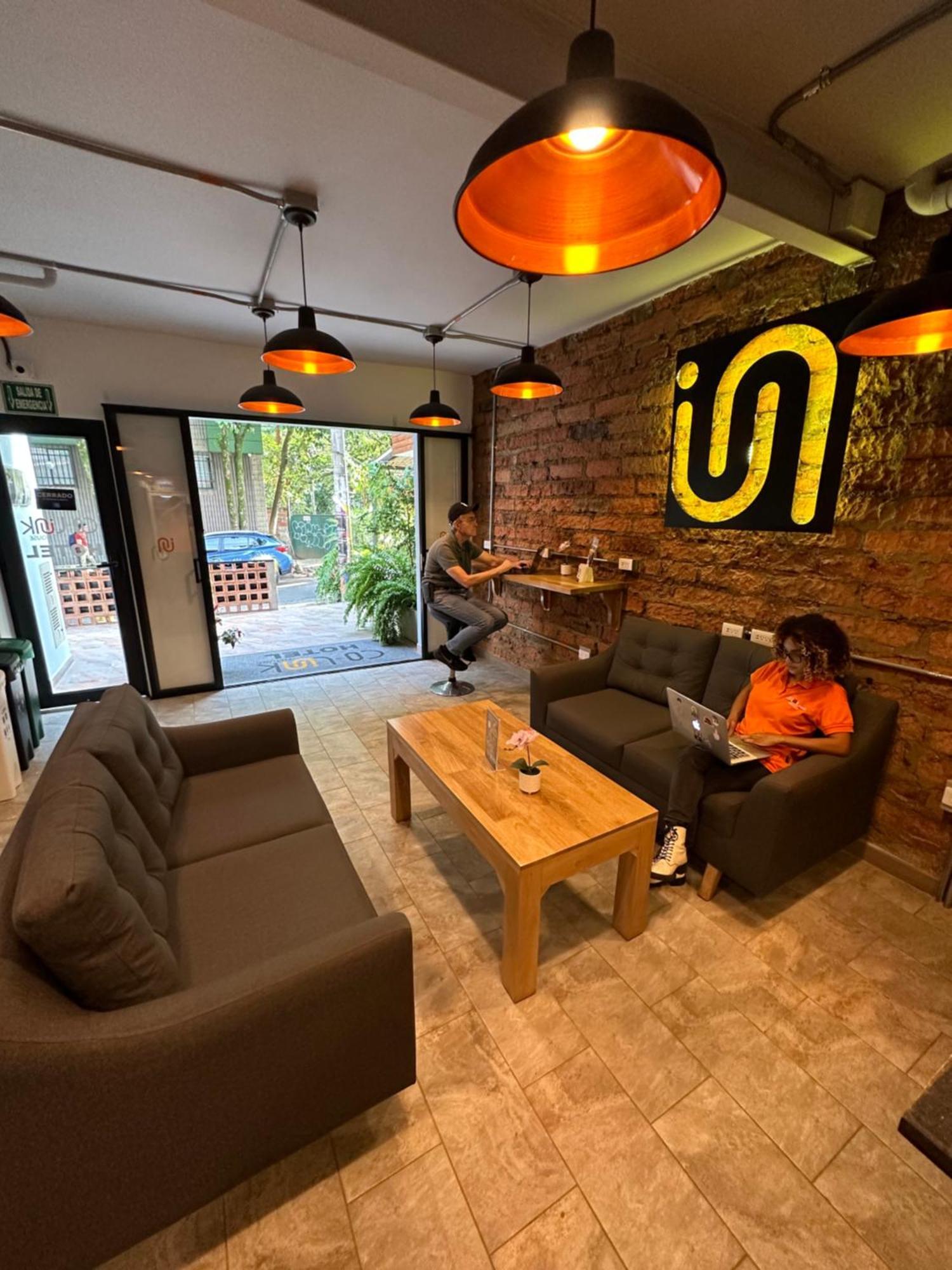Colinkhouse Hotel 메딜린 외부 사진