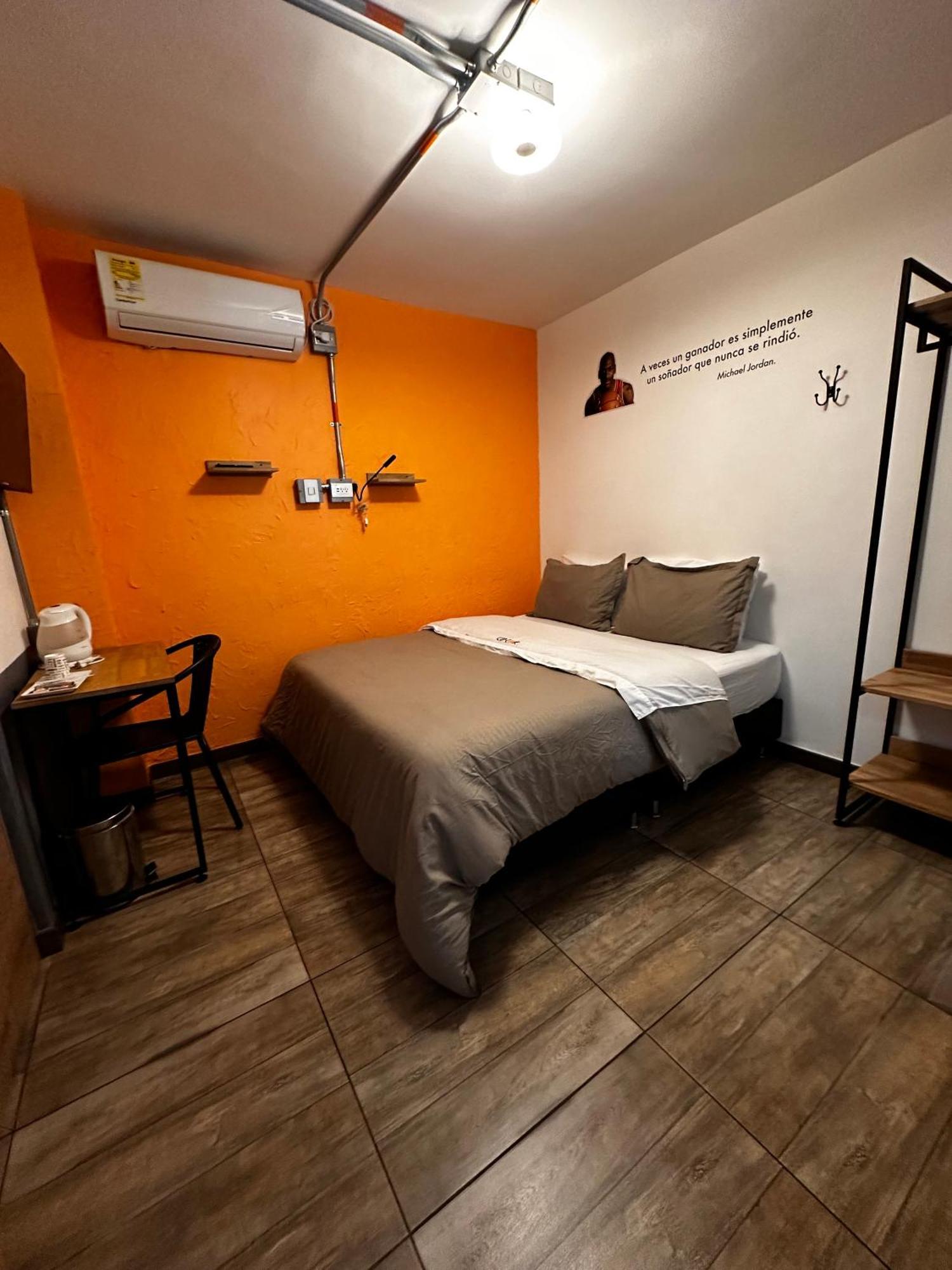 Colinkhouse Hotel 메딜린 외부 사진