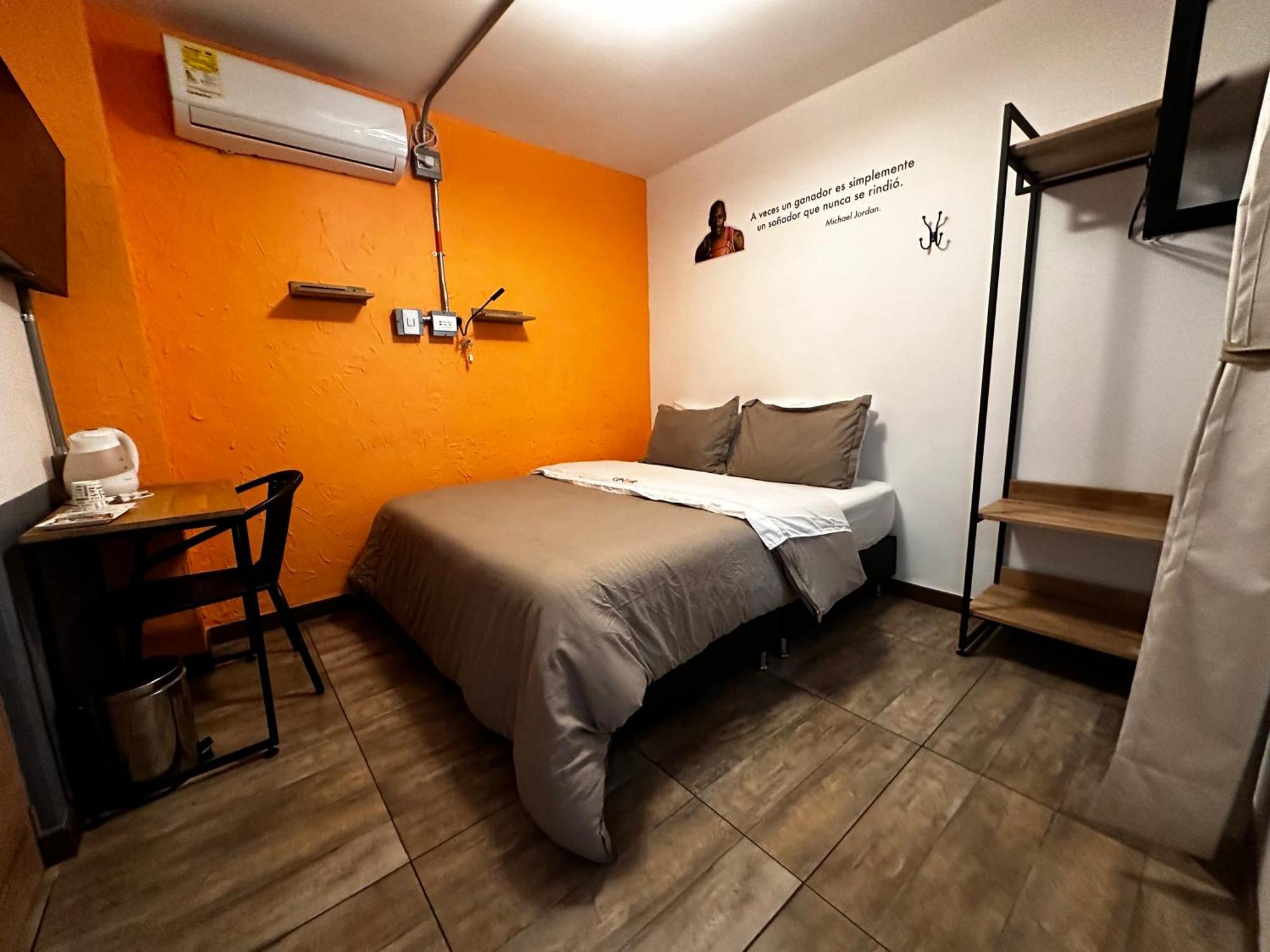 Colinkhouse Hotel 메딜린 외부 사진