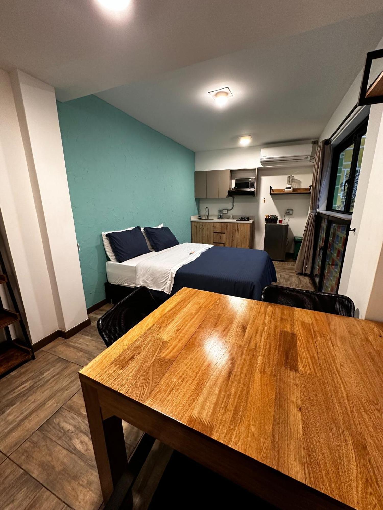 Colinkhouse Hotel 메딜린 외부 사진