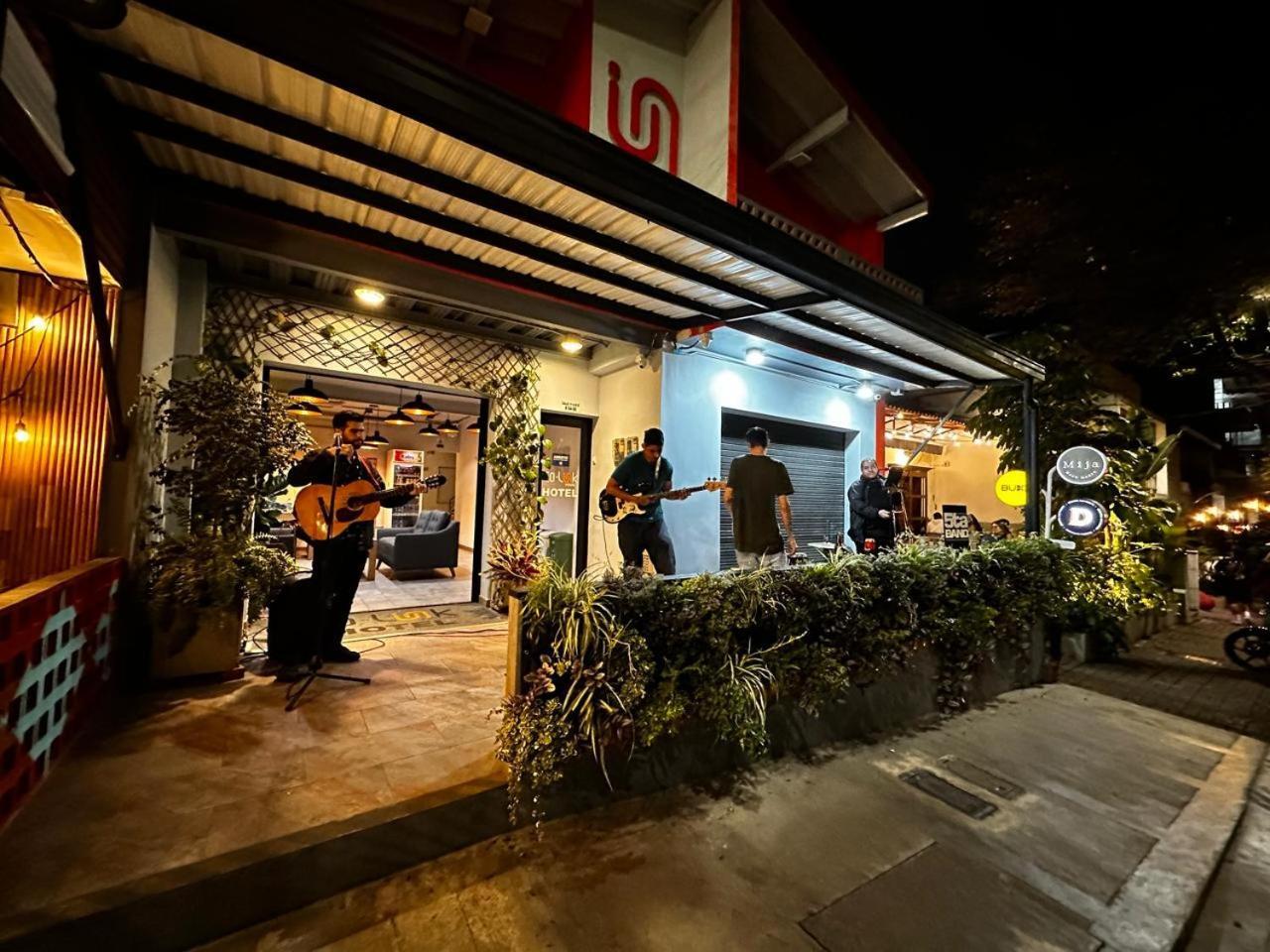 Colinkhouse Hotel 메딜린 외부 사진